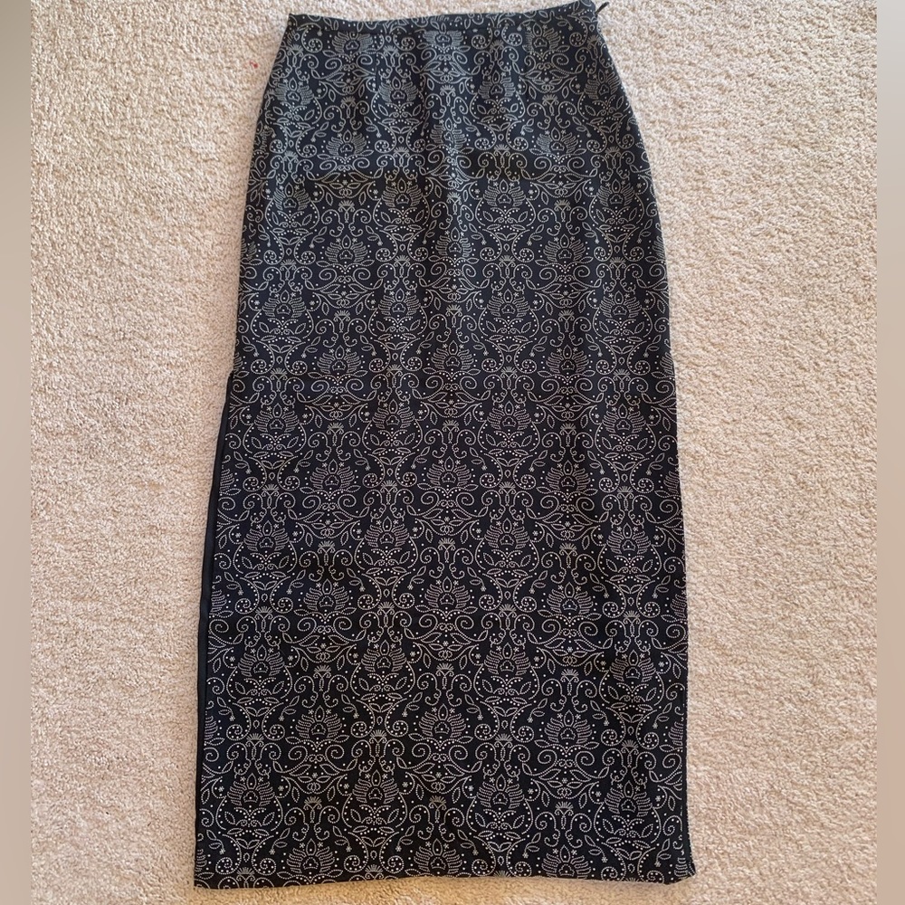 Esprit de Corp Black Patterned Pencil Skirt with Two Slits